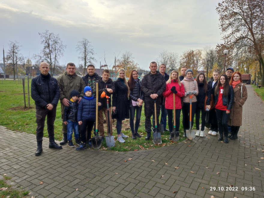 Гродненский облкомитет ПРиООС, Гродненская областная ЛАК, Гроднооблгидромет, отдел ГЭЭ: посадка аллеи на ул. Суворова в Гродно