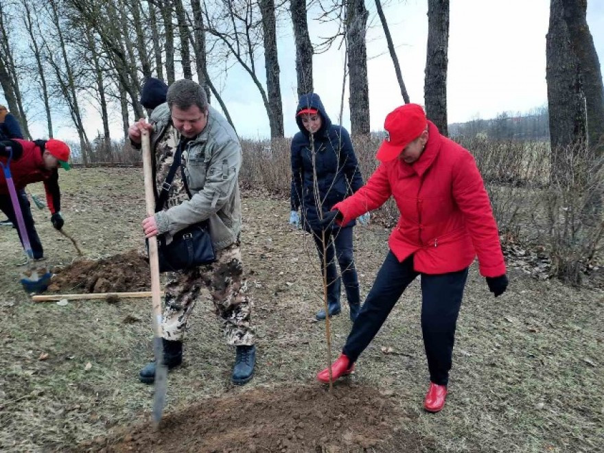 Витебский облкомитет, мемориальный комплекс «5-й полк»
