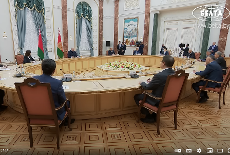 Александр Лукашенко: У меня на столе лежит проект этого договора!