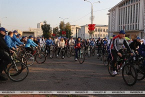 В Минске стартовал массовый велопробег ко Дню без автомобиля.