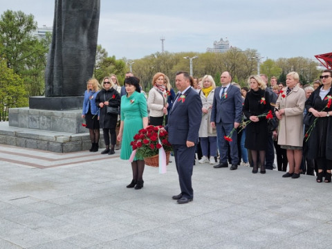 Возложение цветов у стелы «Минск – город-герой»