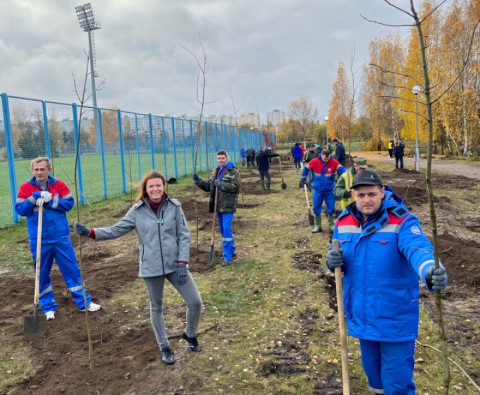 НПЦ по геологии: посадка деревьев в лесопарке Зеленый луг, г. Минск