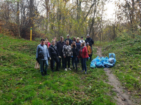 Гродненский облкомитет ПРиООС: уборка мусора на территории лесопарка Румлево в Гродно