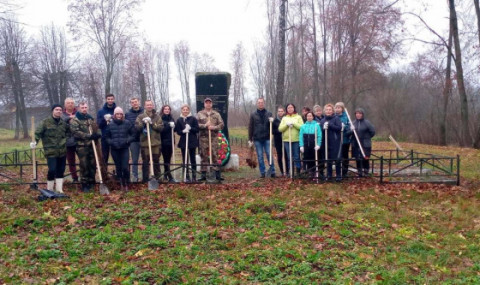 Минский облкомитет ПРиООС: посадка березовой рощи в р-не Мемориала героям-партизанам бригады имени Чкалова (д. Птич, Минский р-н)